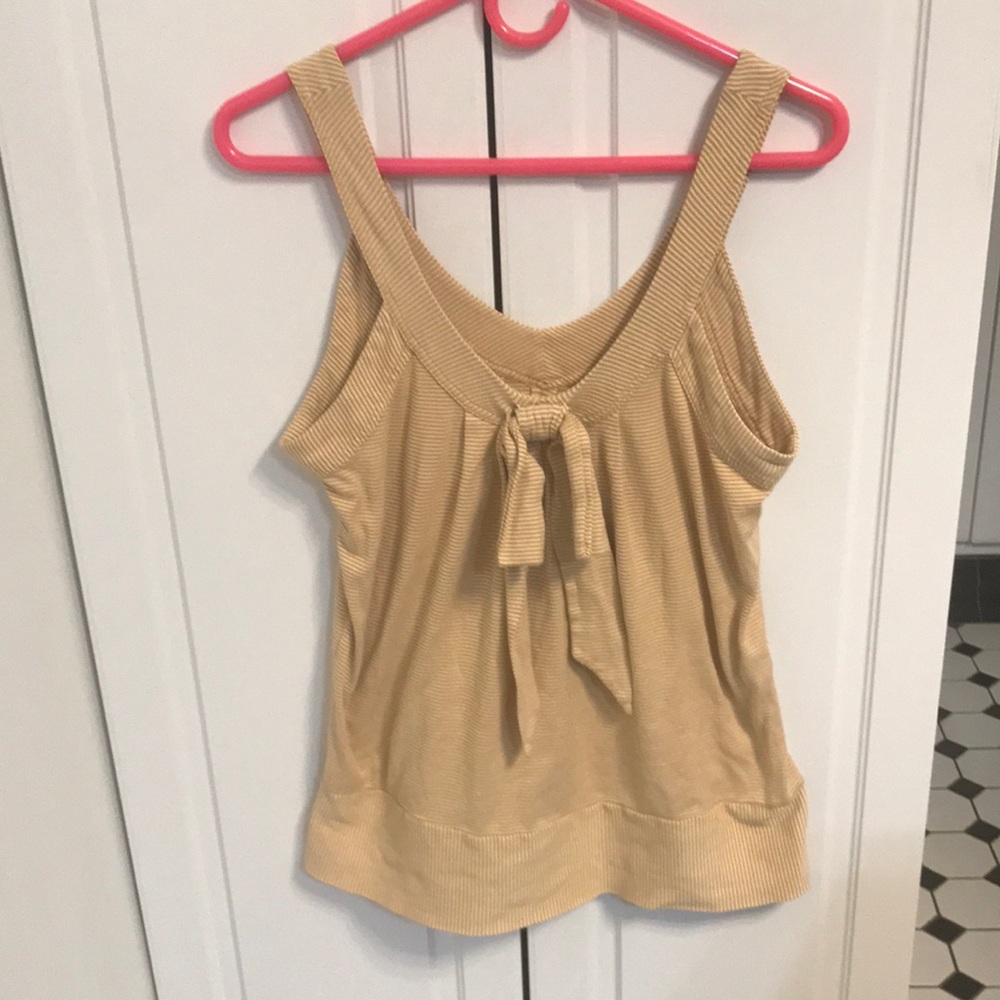 Tank top with bow detail.